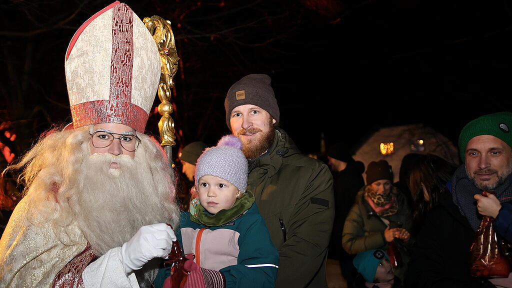 Anifer Krampuslauf am Dorfplatz