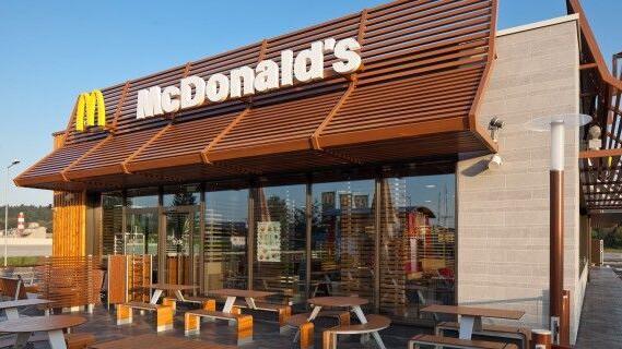 In den heimischen McDonald's-Filialen soll Pferdefleisch in Burgern kein Thema sein