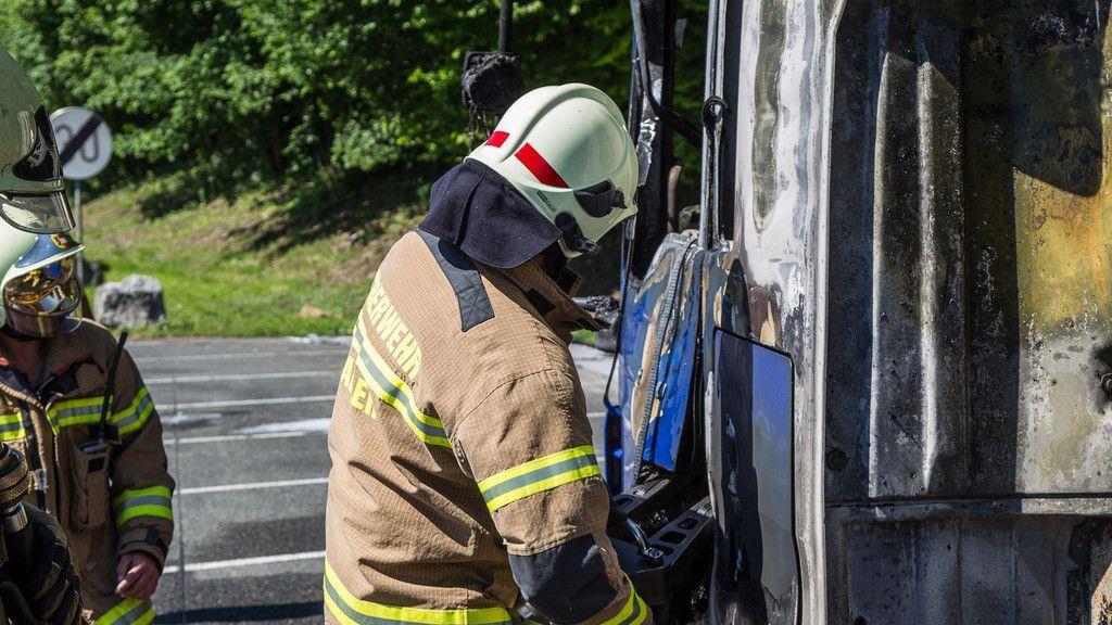 Lkw-Vollbrand auf A10 bei Hallein
