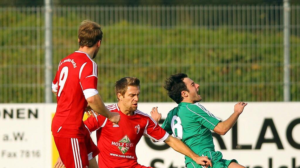 In dieser Saison will Kuchl (hier in rot) weiter nach vorne.