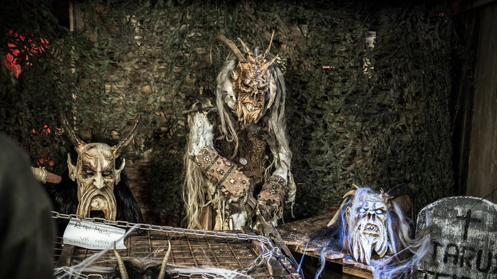 Maskenausstellung in der Alten Saline