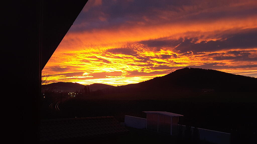 Wundersch\u00f6ner Sonnenaufgang \u00fcber Salzburg III