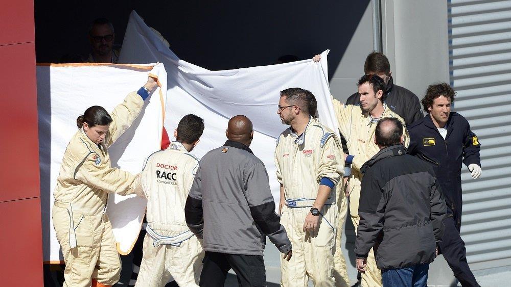 Alonso nach Unfall bei Tests im Krankenhaus