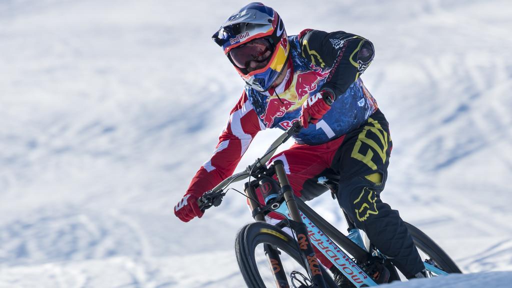 Mountainbiker Max Stöckl bezwingt die Streif