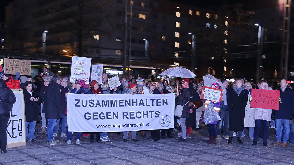 kundgebung blau-schwarz hauptbahnhof