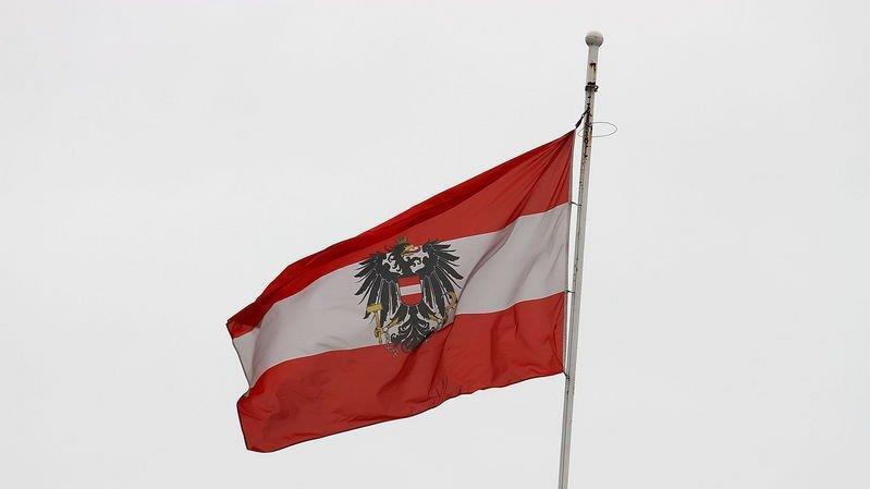 Rainerkaserne an Red Bull übergeben