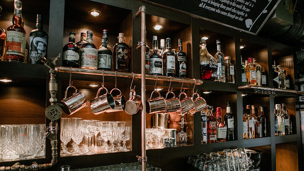 Burdock, Bar