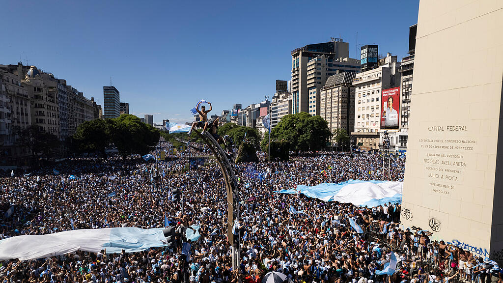 Argentinien ist Fu\u00dfball-Weltmeister: Party in Buenos Aires