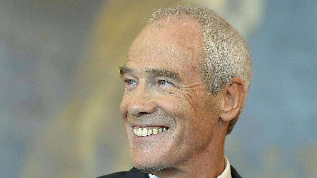 SB, Minister, Übergangsregierung