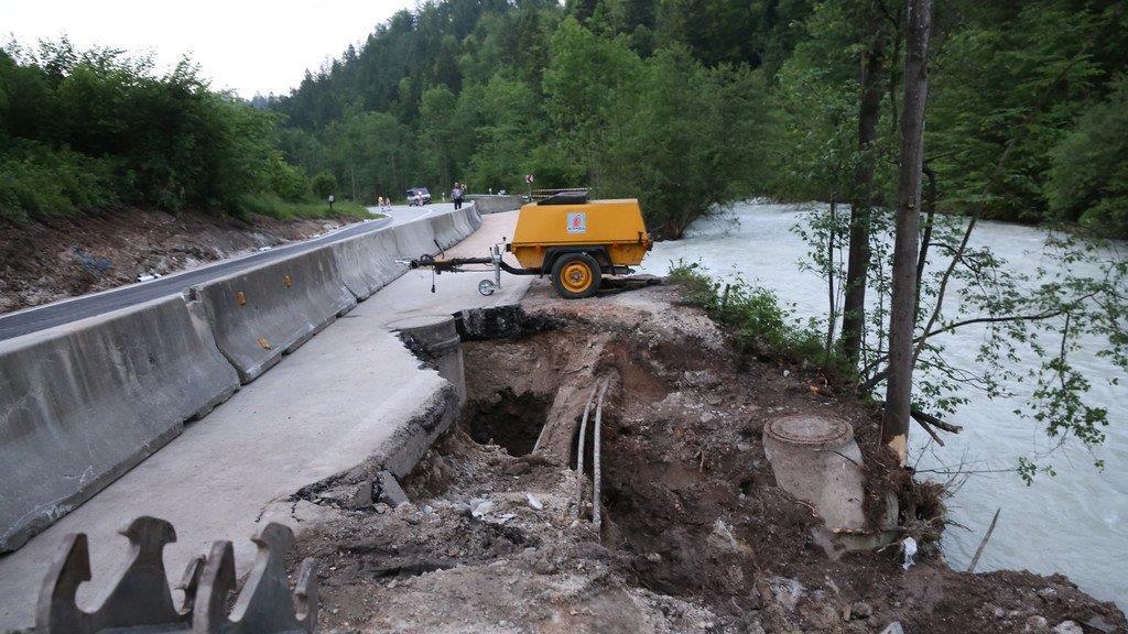 B305 bei Stangenwald weggespült