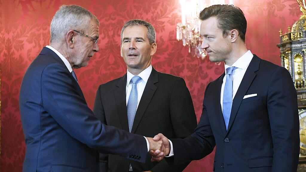 AMTSENTHEBUNG DER REGIERUNG DURCH DEN BUNDESPR\u00c4SIDENTEN