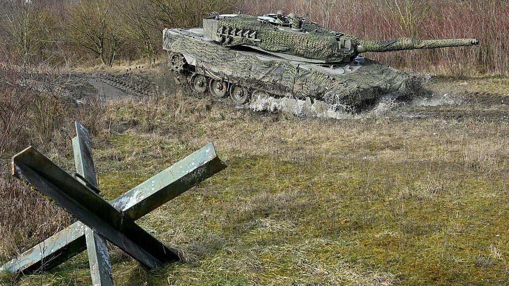 Vorf\u00fchrung mit Leopard-Kampfpanzer in Wels
