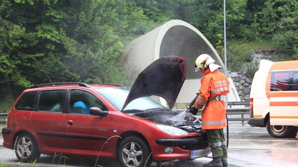 A10: Auto fängt Feuer