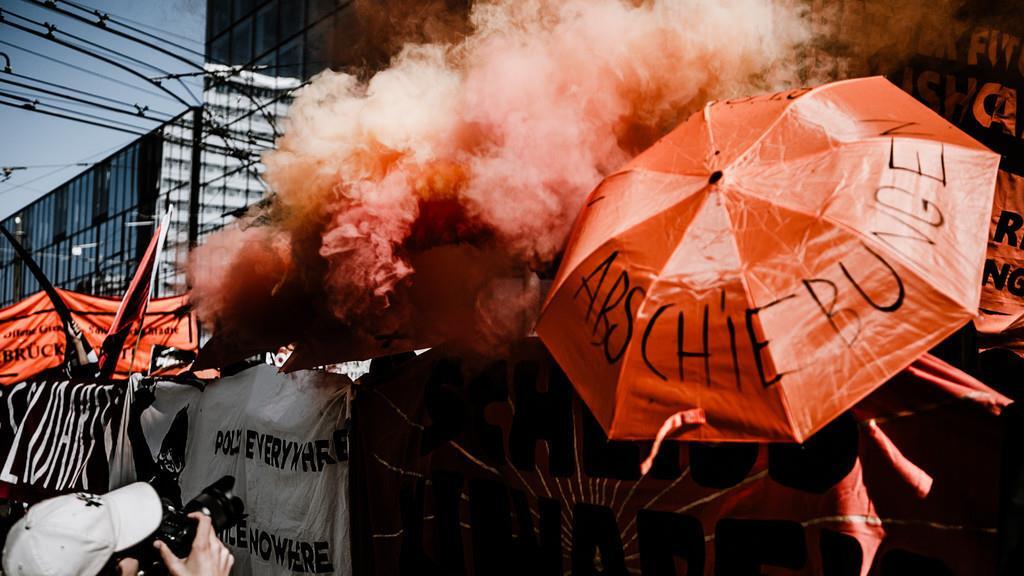 Demo zum EU-Gipfel, I
