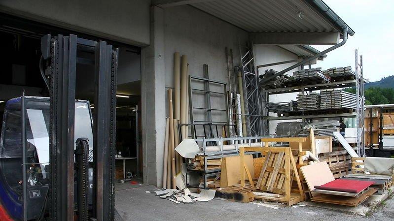 Spannplatte verletzt Arbeiter