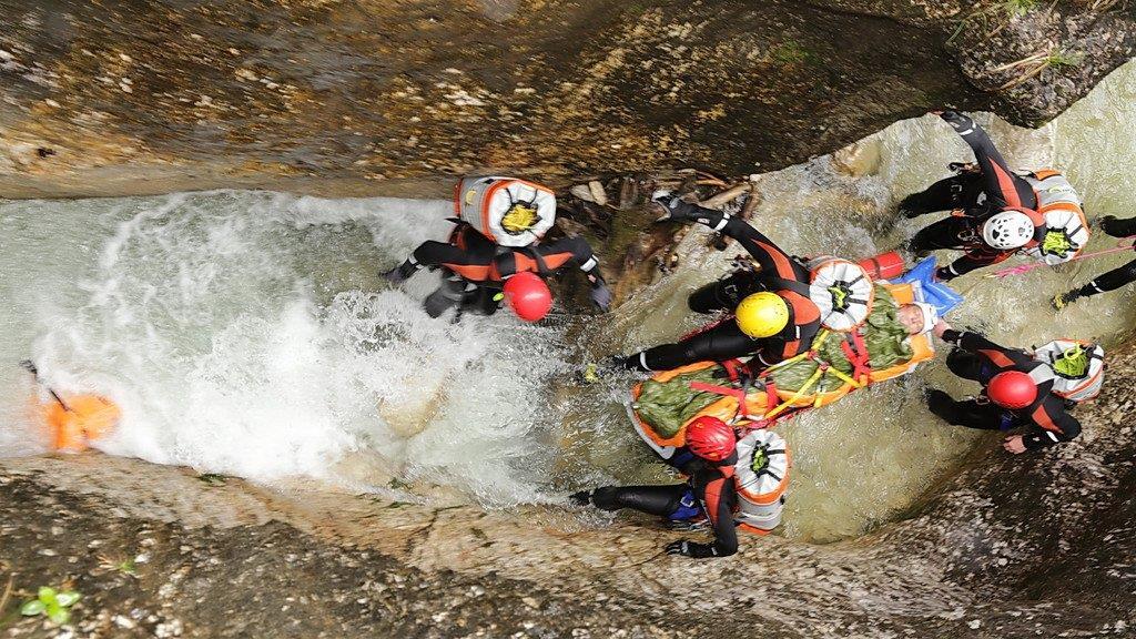 Übung in der Almbachklamm, II