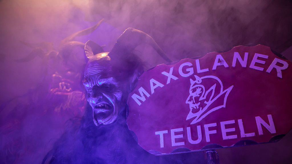 Bilder der Maskenausstellung