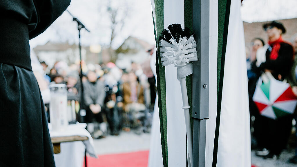 Verkehrte Hochzeit, Kirche
