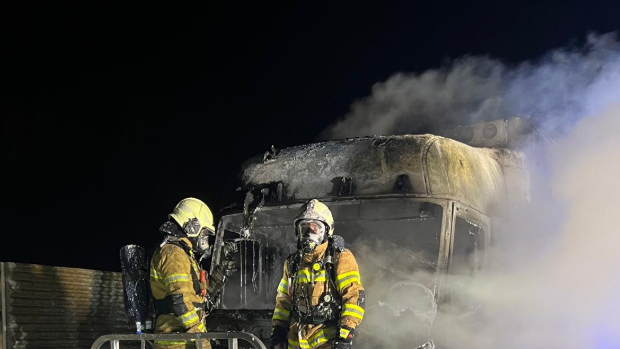 Lkw-Vollbrand auf A1 bei Eugendorf sorgte für stundenlange Sperre