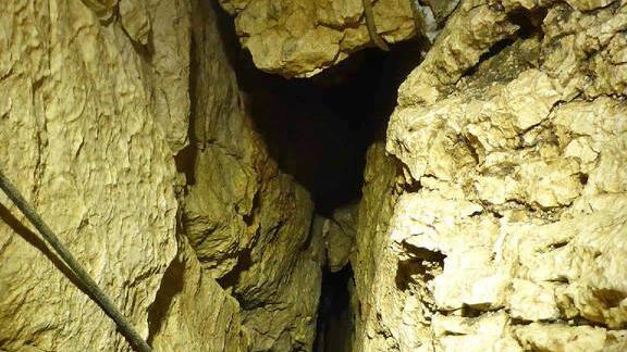 Höhlenretter säubern Riesending-Höhle