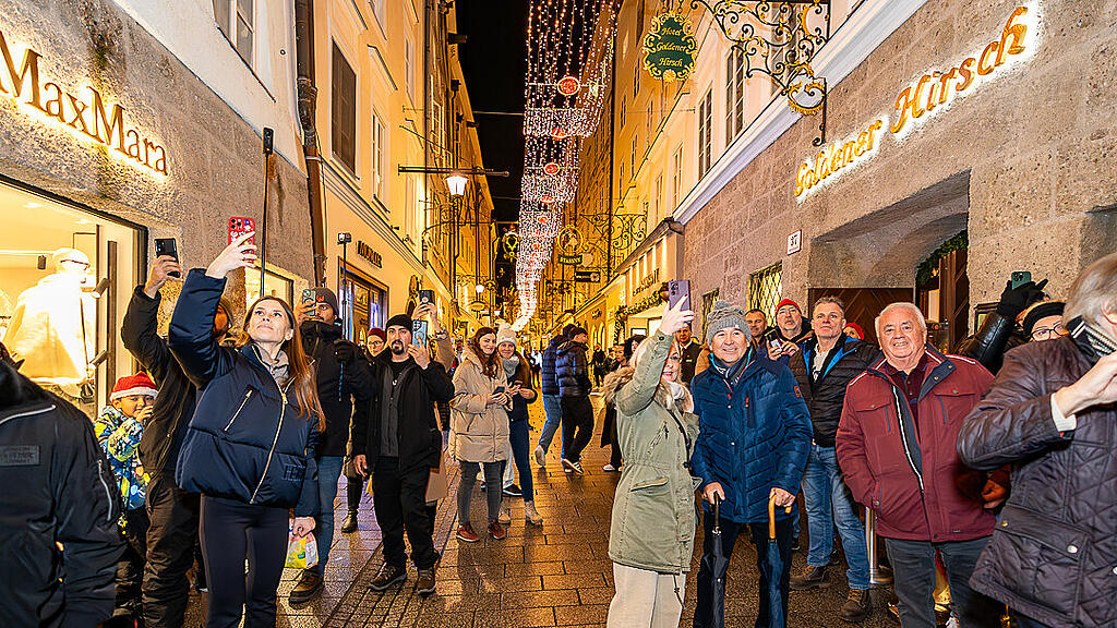 Lauf der Gr\u00f6diger Krampusse in der Altstadt