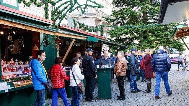 Adventmarkt am Mirabellplatz