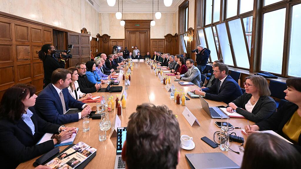 Verhandlungen Beamtengehälter
