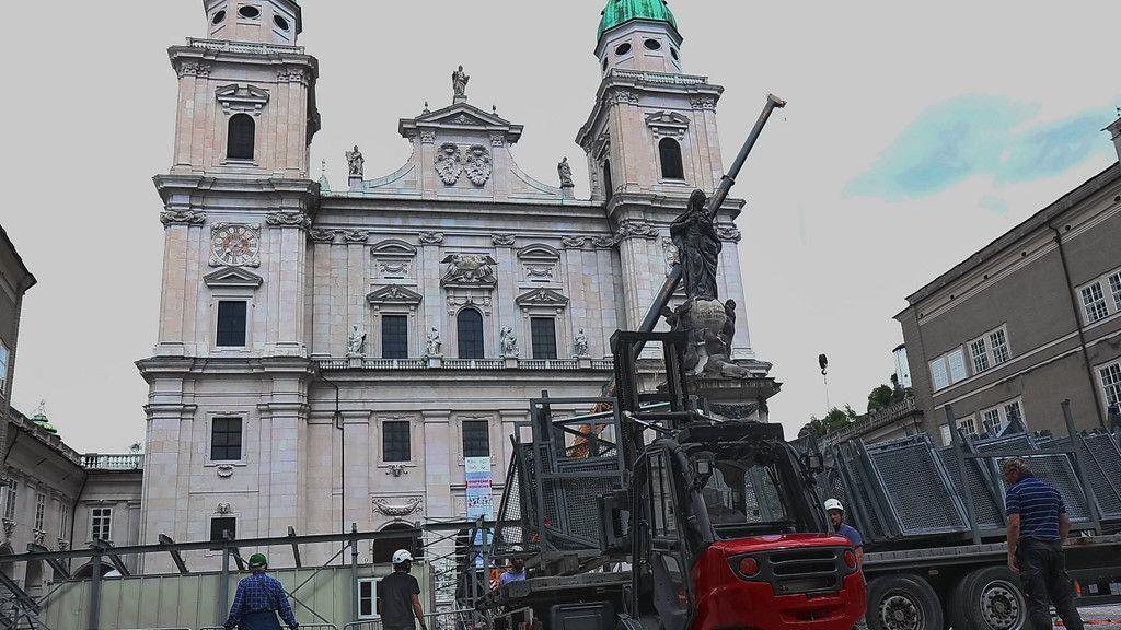 "Jedermann": Aufbauarbeiten am Domplatz