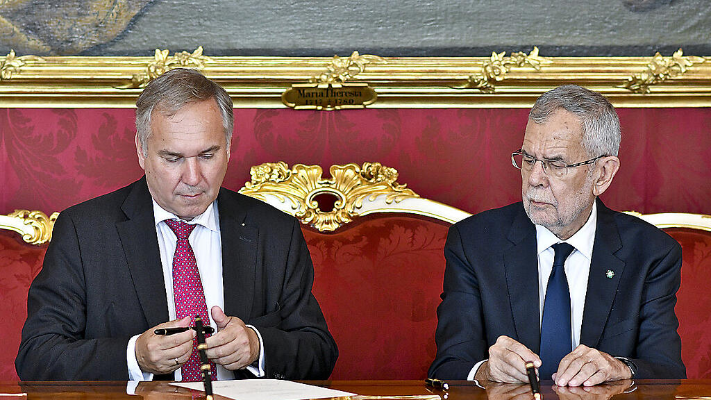 Van der Bellen liegt in der Umfrage mit viel Abstand vor Rosenkranz
