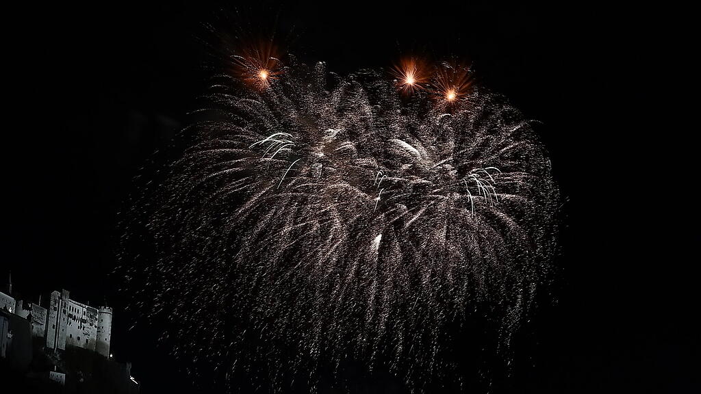 Silvesterfeuerwerk 2021\/22 in der Stadt Salzburg