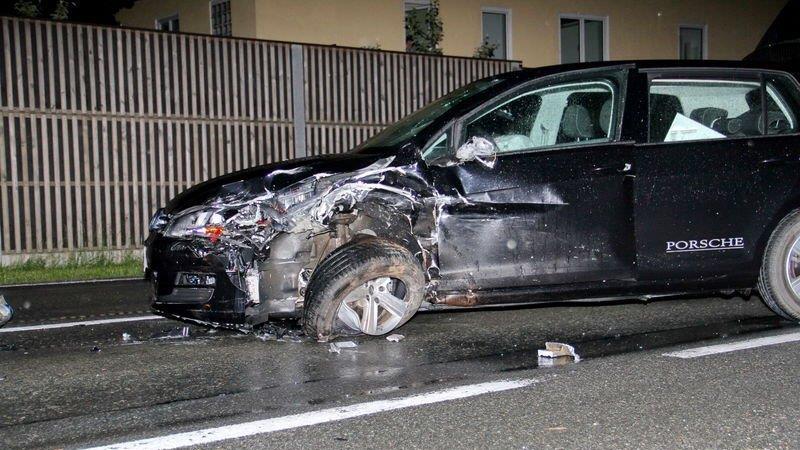 Crash auf B1 in Neumarkt
