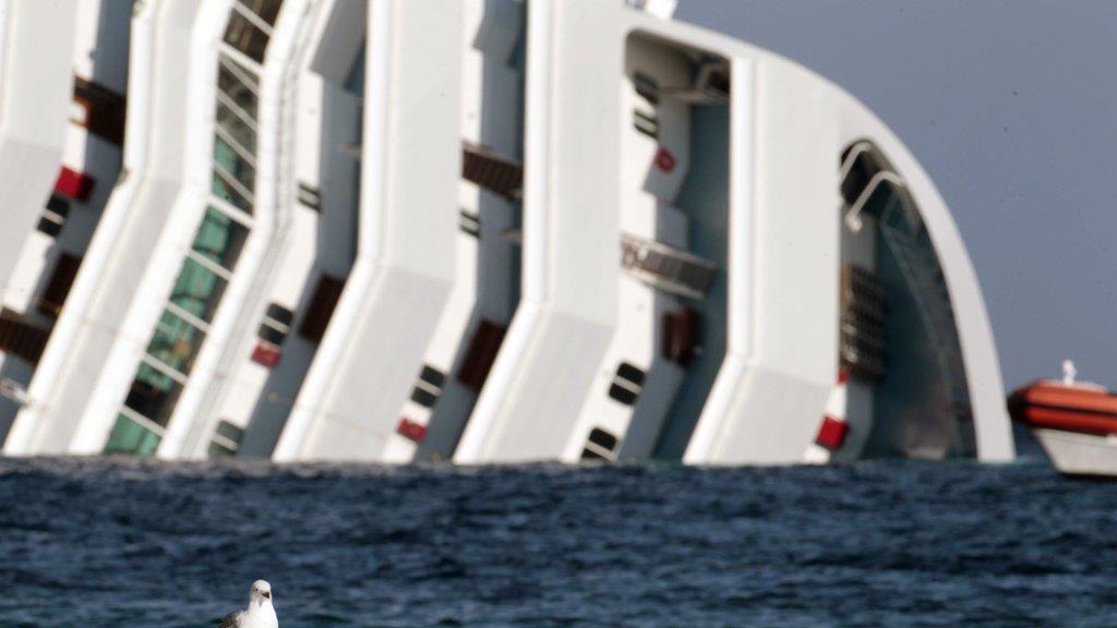 Kreuzfahrtschiff "Costa Concordia" vor der Toscana auf Grund gelaufen