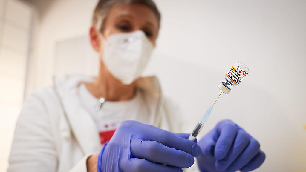 Die Gesundheitskasse will bei Impfgegner-Ärzten durchgreifen