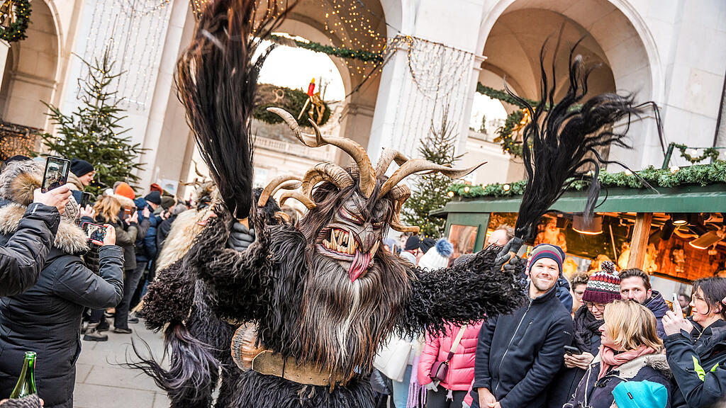 Krampuslauf am Christkindlmarkt Salzburg
