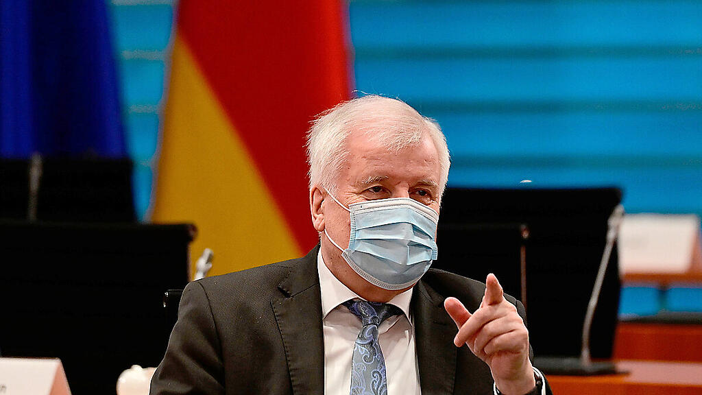 Seehofer verlängert Kontrollen zu Tirol erneut