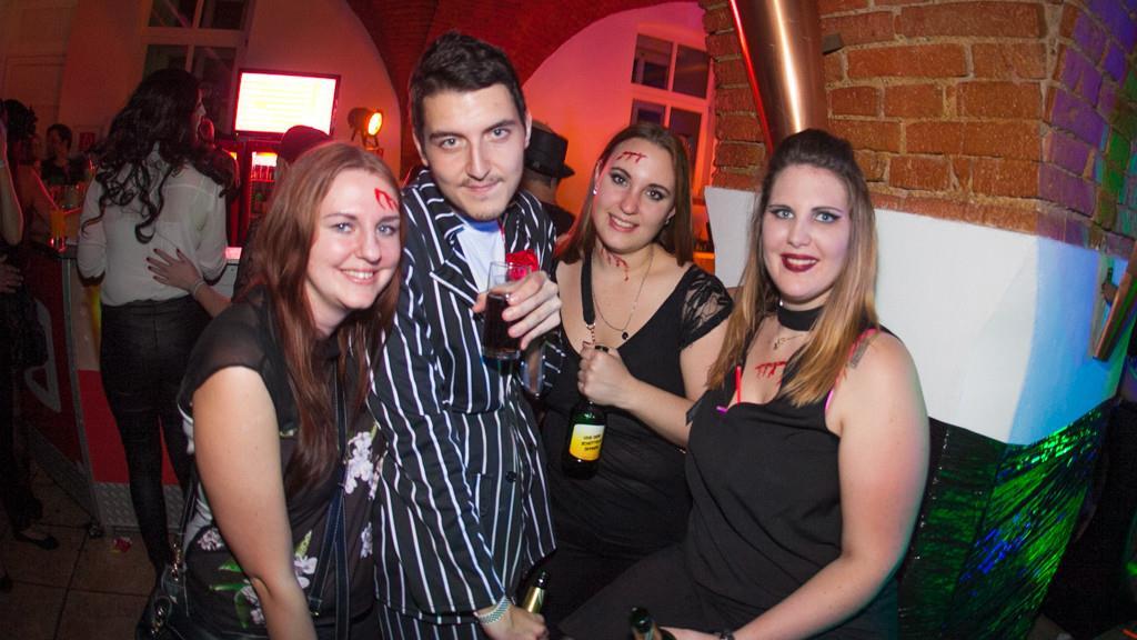 We love the 90s Party, I
