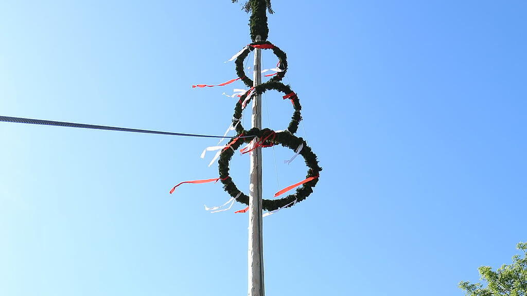 Maibaumaufstellen in Leopoldskron