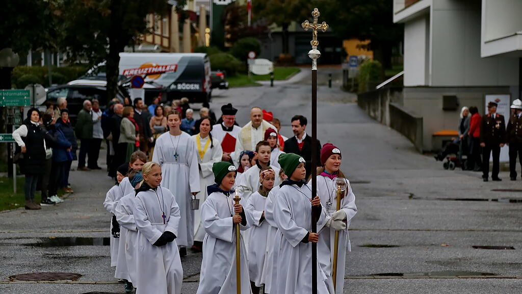 Bad Hofgastein feiert Erntedankfest und Altarweihe