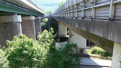 Mai 2015: Autobahnbrücke in Salzburg-Kasern wieder als Quartier