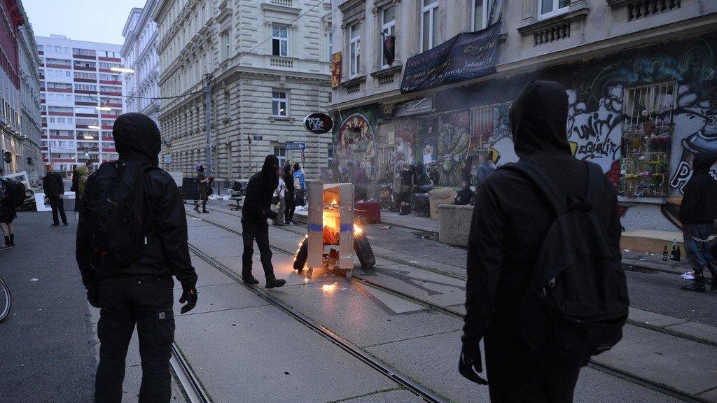 Räumung in der Mühlfeldgasse: Polizeieinsatz