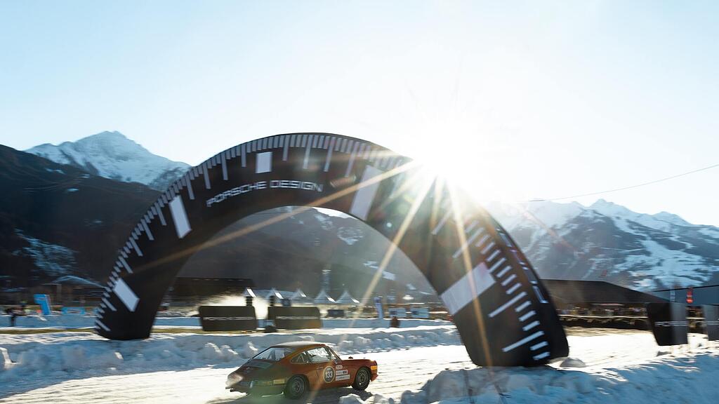 Traumhafte Kulisse beim F.A.T. Ice Race zwischen Gletscher, Berg und See.jpg