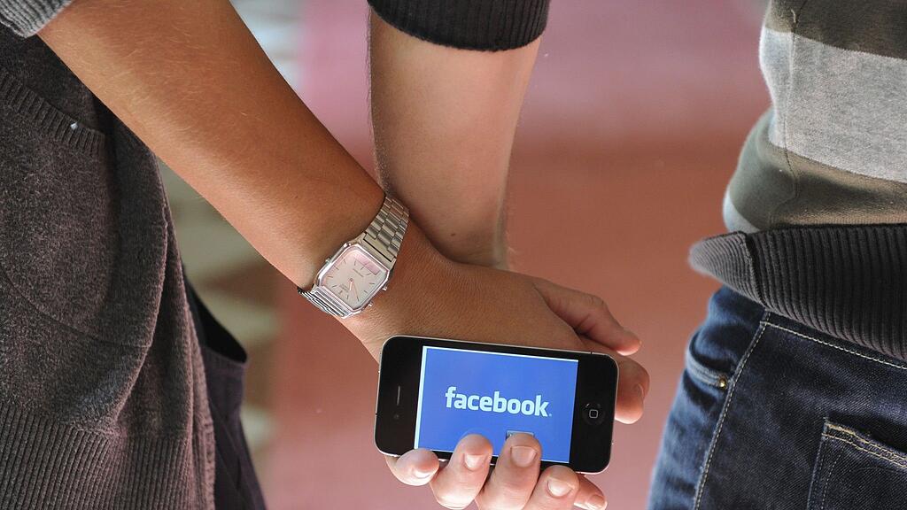 Facebook: Allein im Juni meldeten sich 102 Mio. Nutzer ausschließlich mit mobilen Geräten an.