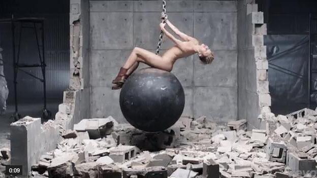 Fotos aus "Wrecking Ball"