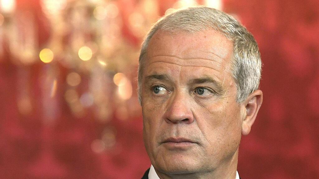 SB, Minister, Übergangsregierung