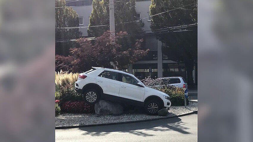 Kreisverkehr-Crash
