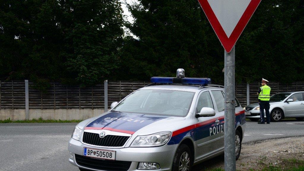 Harley-Fahrer schleudert in Gegenverkehr