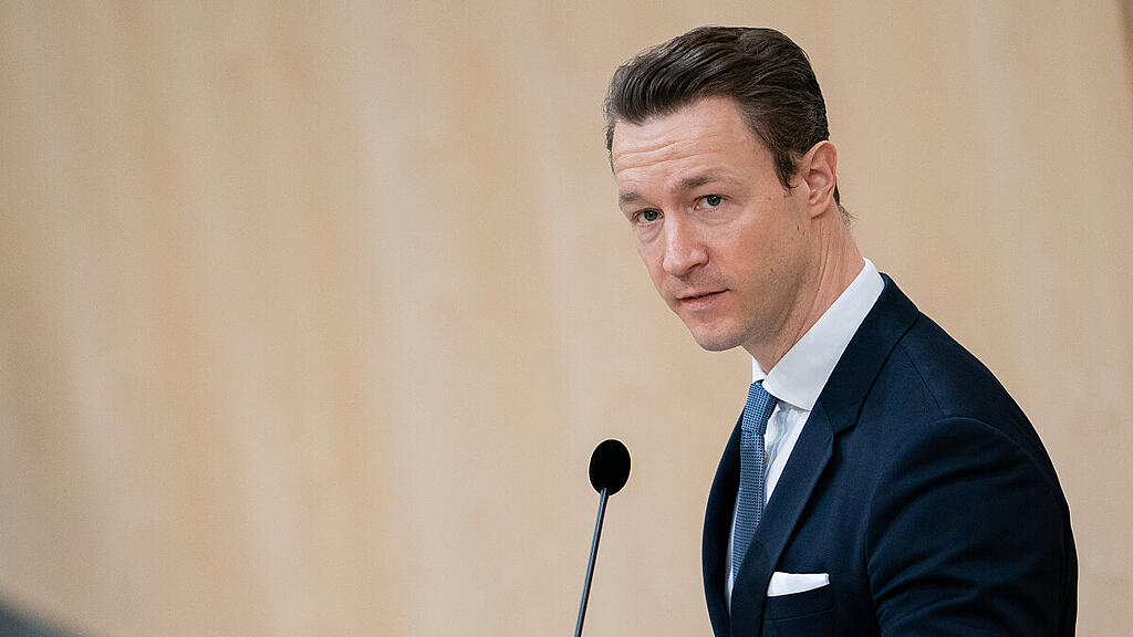 Blümel: "Wir helfen in der Not und sparen, wenn's gut läuft"