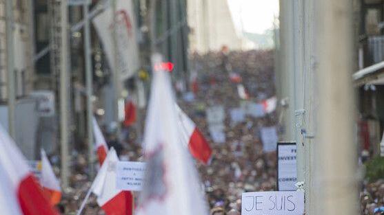 Mega-Demo nach Mord an Journalistin auf Malta