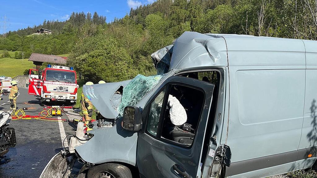 Schwerer Frontalcrash mit zwei Toten in Radstadt