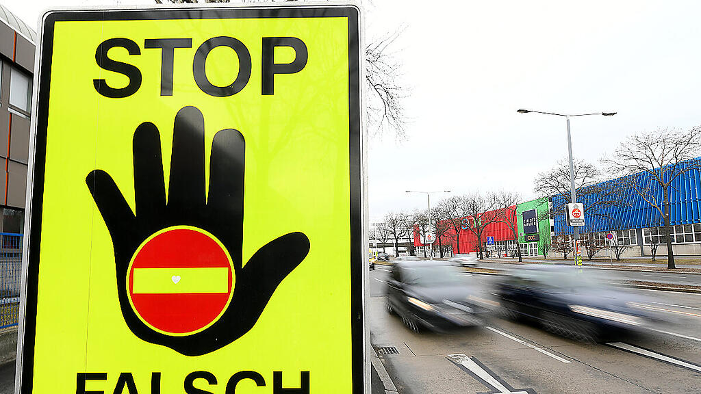 Neun Unfälle mit drei Toten durch Falschfahrer